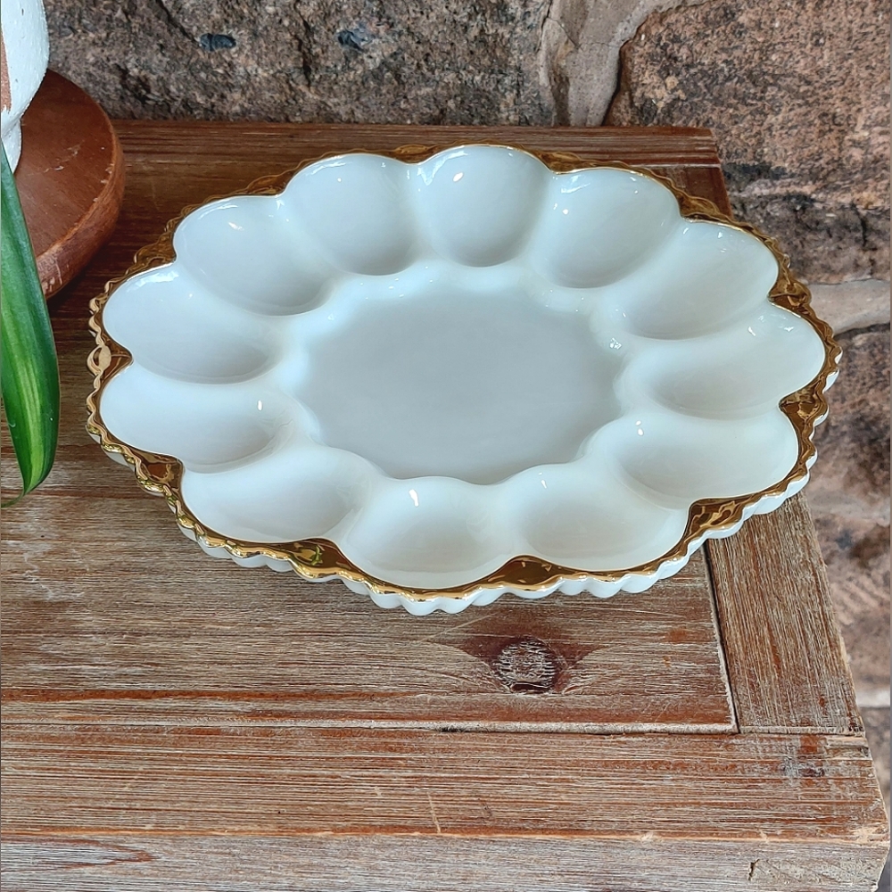 Vintage Anchor Hocking Gold Rimmed Milk Glass Deviled Egg / Oyster Dish 🏆